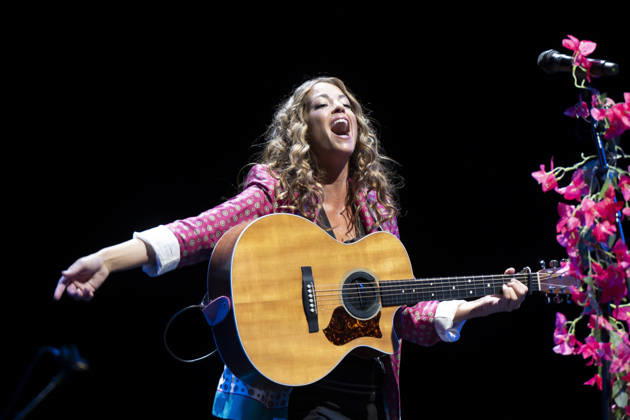 October 17, 2026, Madrid, Spain: Singer Sofia Ellar performs during a concert at the Plaza de Espana in Madrid. Madrid Spain  - ZUMAs197 20261017_aaa_s197_115 Copyright: xAtilanoxGarciax