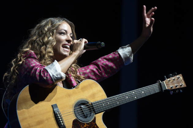 October 17, 2026, Madrid, Spain: Singer Sofia Ellar performs during a concert at the Plaza de Espana in Madrid. Madrid Spain  - ZUMAs197 20261017_aaa_s197_128 Copyright: xAtilanoxGarciax