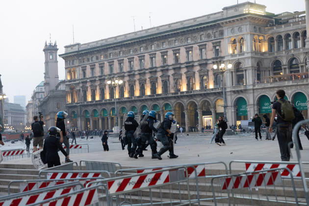 IPA89812260 - Milan, October 17, 2026: Italia in Piazza demonstration; violent clashes between police and the student movement Copyright: xFrancescoxEnriquezx xFrancescoxEnriquezx IPA89812260