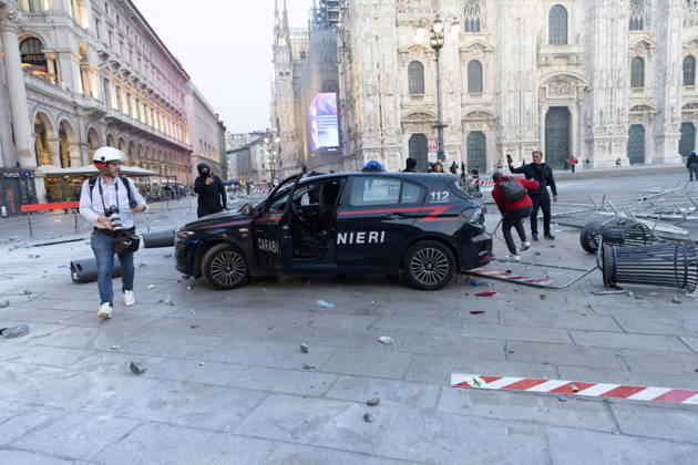 IPA89812262 - Milan, October 17, 2026: Italia in Piazza demonstration; violent clashes between police and the student movement Copyright: xFrancescoxEnriquezx xFrancescoxEnriquezx IPA89812262