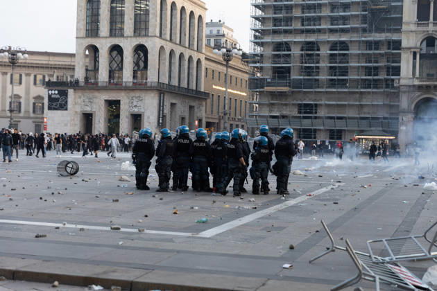 IPA89812286 - Milan, October 17, 2026: Italia in Piazza demonstration; violent clashes between police and the student movement Copyright: xFrancescoxEnriquezx xFrancescoxEnriquezx IPA89812286