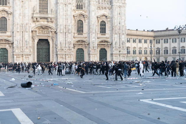 IPA89812308 - Milan, October 17, 2026: Italia in Piazza demonstration; violent clashes between police and the student movement Copyright: xFrancescoxEnriquezx xFrancescoxEnriquezx IPA89812308