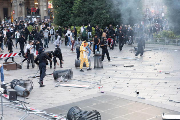IPA89812312 - Milan, October 17, 2026: Italia in Piazza demonstration; violent clashes between police and the student movement Copyright: xFrancescoxEnriquezx xFrancescoxEnriquezx IPA89812312