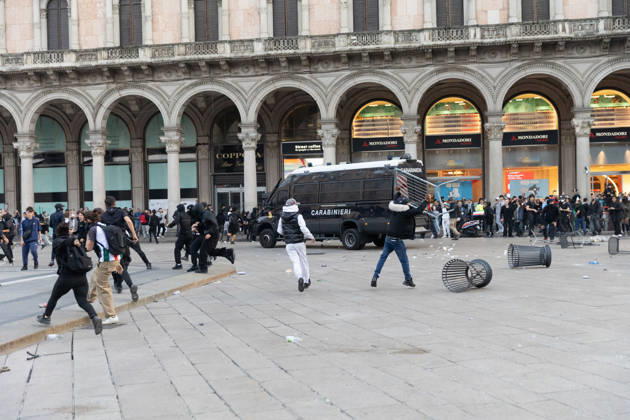 IPA89812353 - Milan, October 17, 2026: Italia in Piazza demonstration; violent clashes between police and the student movement  Copyright: xFrancescoxEnriquezx xFrancescoxEnriquezx IPA89812353