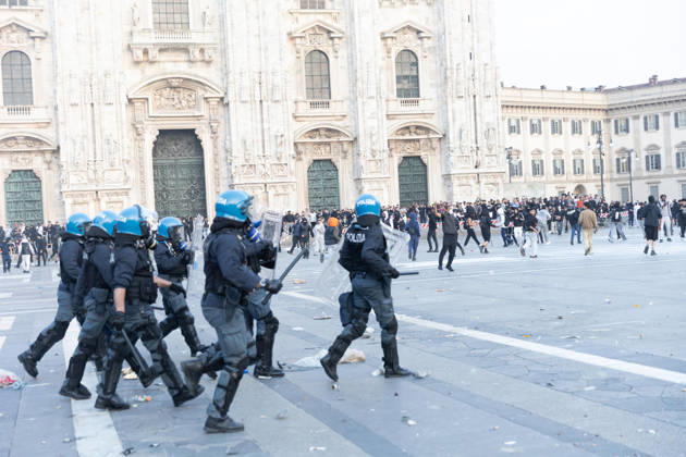 IPA89812290 - Milan, October 17, 2026: Italia in Piazza demonstration; violent clashes between police and the student movement  Copyright: xFrancescoxEnriquezx xFrancescoxEnriquezx IPA89812290