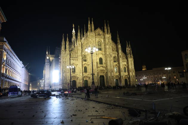 RECORD DATE NOT STATED IPA89813366 - Milan, October 17, 2026: Italia in Piazza demonstration; violent clashes between police and the student movement; a construction site in Piazza Duomo set on fire  Copyright: xx xFrancescoxEnriquezx IPA89813366.jpeg