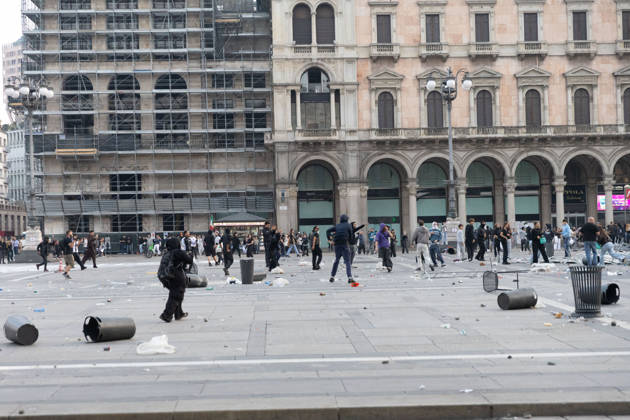 IPA89816545 - Milan, October 17, 2026: Italia in Piazza demonstration; violent clashes between police and the student movement Copyright: xFrancescoxEnriquezx xFrancescoxEnriquezx IPA89816545