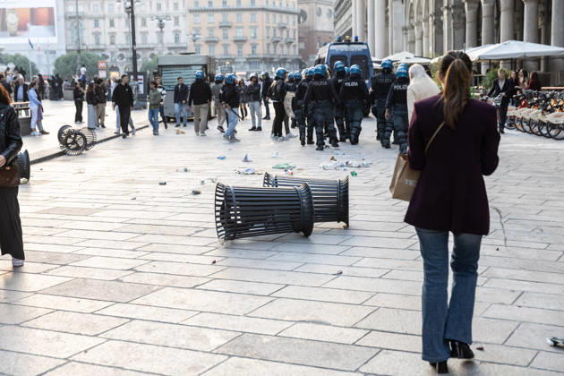 IPA89816558 - Milan, October 17, 2026: Italia in Piazza demonstration; violent clashes between police and the student movement Copyright: xFrancescoxEnriquezx xFrancescoxEnriquezx IPA89816558