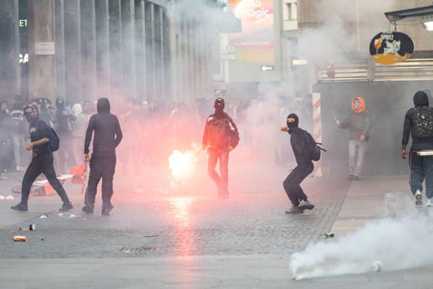 IPA89816647 - Milan, October 17, 2026: Italia in Piazza demonstration; violent clashes between police and the student movement Copyright: xFrancescoxEnriquezx xFrancescoxEnriquezx IPA89816647