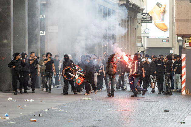 IPA89816674 - Milan, October 17, 2026: Italia in Piazza demonstration; violent clashes between police and the student movement Copyright: xFrancescoxEnriquezx xFrancescoxEnriquezx IPA89816674