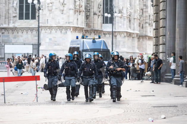 IPA89816689 - Milan, October 17, 2026: Italia in Piazza demonstration; violent clashes between police and the student movement Copyright: xFrancescoxEnriquezx xFrancescoxEnriquezx IPA89816689