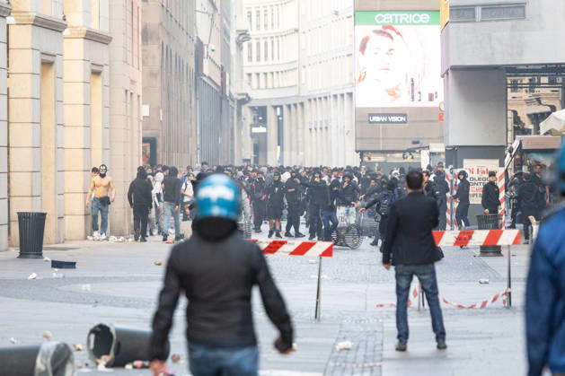 IPA89816706 - Milan, October 17, 2026: Italia in Piazza demonstration; violent clashes between police and the student movement Copyright: xFrancescoxEnriquezx xFrancescoxEnriquezx IPA89816706