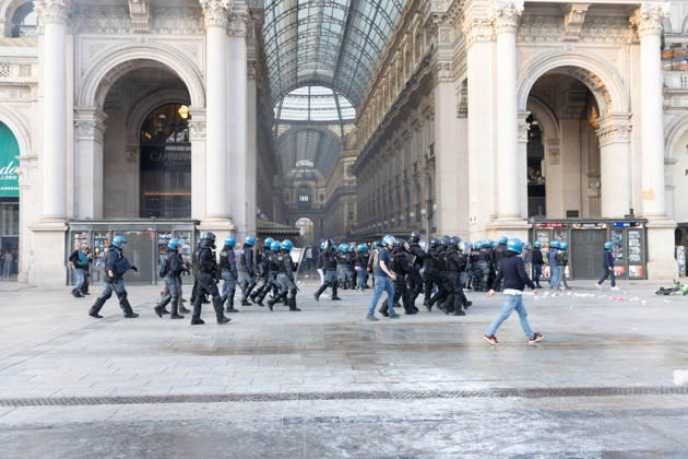 IPA89816726 - Milan, October 17, 2026: Italia in Piazza demonstration; violent clashes between police and the student movement Copyright: xFrancescoxEnriquezx xFrancescoxEnriquezx IPA89816726