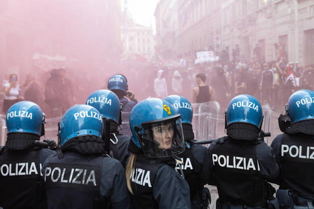 IPA89816518 - Milan, October 17, 2026: Italia in Piazza demonstration; violent clashes between police and the student movement  Copyright: xFrancescoxEnriquezx xFrancescoxEnriquezx IPA89816518