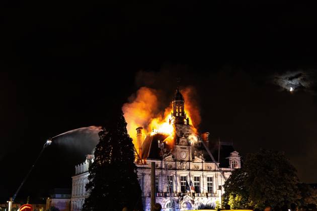 FRANCE FIRE CITY HALL PROTEST LIMOGES OCTOBER 17 PROTESTS PHOTOPQR POPULAIRE DU CENTRE Elise CABANE 10 17 2026 During the demonstration on October 17 in Limoges, protesters set fire to the city hall in Limoges Haute-Vienne in the Nouvelle-Aquitaine region of France on October 17, 2026. During the demonstration on October 17 in Limoges, protesters set fire to the city hall in Limoges, Haute-Vienne, in the Nouvelle-Aquitaine region of France on October 17, 2026. The call to mobilizeization on October 17 has drawn support from a range of groups—from figures within the Yellow Vests movement and labor unions to university and high school students in France  Copyright: xPHOTOPQR POPULAIRExDUxCENTRE MAXxElisexCABANEx 20261017POP8306 20261017POP8306