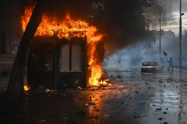 Protesters and police forces clash relentlessly in Place de la RÃ publique on October 17. - 17 10 2026 - France Paris Paris -  JulienxMattiax xLexPictorium LePictorium_0343765