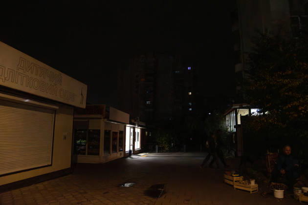 Power outage amid the Russia-Ukraine war in Lviv LVIV, UKRAINE – OCTOBER 17: People walk along dark streets during a power outage amid the Russia-Ukraine war and dropping temperatures in Lviv, Ukraine, on October 17, 2026. On the night of October 17, Russian forces launched a massive, combined-arms strike, targeting areas including the western regions of Ukraine. The energy sector was the primary target of the attacks. According to President Zelensky, the Russians inflicted one of the biggest blows to the Ukrainian energy sector today. Power outage schedules have been introduced across Ukraine. Olena Znak Anadolu L vivs ka Oblast Ukraine. Editorial use only. Please get in touch for any other usage.  Copyright: x2026xAnadoluxOlenaxZnakx