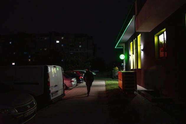Power outage amid the Russia-Ukraine war in Lviv LVIV, UKRAINE – OCTOBER 17: People walk along dark streets during a power outage amid the Russia-Ukraine war and dropping temperatures in Lviv, Ukraine, on October 17, 2026. On the night of October 17, Russian forces launched a massive, combined-arms strike, targeting areas including the western regions of Ukraine. The energy sector was the primary target of the attacks. According to President Zelensky, the Russians inflicted one of the biggest blows to the Ukrainian energy sector today. Power outage schedules have been introduced across Ukraine. Olena Znak Anadolu L vivs ka Oblast Ukraine. Editorial use only. Please get in touch for any other usage.  Copyright: x2026xAnadoluxOlenaxZnakx