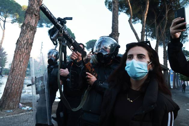 Fires And Clashes In Tirana TIRANA, ALBANIA, OCTOBER 17, 2026: Demonstrators clash with riot police near the Prime Minister™s Office during student-led anti-government protests in central Tirana. Protesters throw stones and pyrotechnics, while police use tear gas, water cannons and rubber bullets. Fires break out at the High Court and the entrance to a Bank of Albania building as unrest continues for a fifth consecutive day. Demonstrators demand better university conditions and the resignation of Prime Minister Edi Rama. Tirana Albania Copyright: x xVlasovxSulajx xJNAxPressx