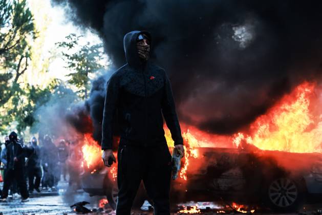 Fires And Clashes In Tirana TIRANA, ALBANIA, OCTOBER 17, 2026: Demonstrators clash with riot police near the Prime Minister™s Office during student-led anti-government protests in central Tirana. Protesters throw stones and pyrotechnics, while police use tear gas, water cannons and rubber bullets. Fires break out at the High Court and the entrance to a Bank of Albania building as unrest continues for a fifth consecutive day. Demonstrators demand better university conditions and the resignation of Prime Minister Edi Rama. Tirana Albania Copyright: x xVlasovxSulajx xJNAxPressx