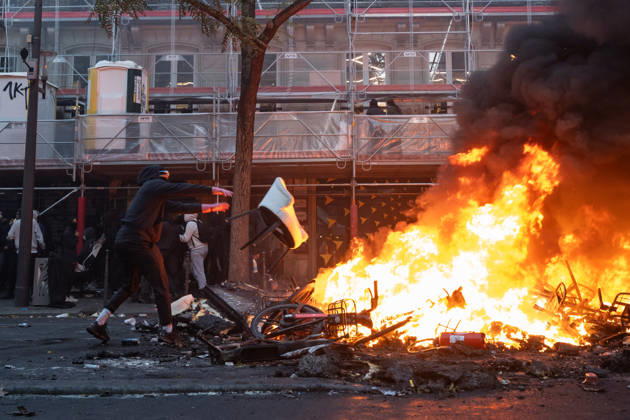 High Cost of Living Protest - Paris AJ Protesters throw an object in the flames during a demonstration to protest against the high cost of living , at Place de la Republique in Paris on October 17, 2026 as part of a nationwide call for mobilisation bringing together various groups expressing their anger: former Yellow Vest , secondary school and university students, climate activists and even farmers. After weeks of student protests, France faces broader, nationwide demonstrations on October 17, 2026 over the cost of living, setting up a potentially fraught six months heading into a presidential election. A police source told AFP that authorities estimated nearly 200,000 people could take part, with 40,000 in Paris. Photo by Alexis Jumeau  Copyright: xJumeauxAlexis ABACAx