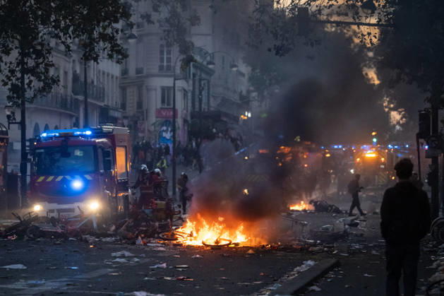 High Cost of Living Protest - Paris AJ Protesters gather during a demonstration to protest against the high cost of living , at Place de la Republique in Paris on October 17, 2026 as part of a nationwide call for mobilisation bringing together various groups expressing their anger: former Yellow Vest , secondary school and university students, climate activists and even farmers. After weeks of student protests, France faces broader, nationwide demonstrations on October 17, 2026 over the cost of living, setting up a potentially fraught six months heading into a presidential election. A police source told AFP that authorities estimated nearly 200,000 people could take part, with 40,000 in Paris. Photo by Alexis Jumeau ABACAPRESS.COM Paris  Copyright: xJumeauxAlexis ABACAx