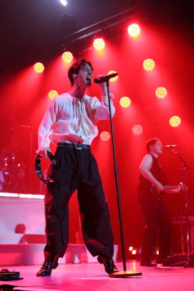 Frederik Fred Rabe und Luca Göttner, v.l., von der Band Giant Rooks bei einem Konzert in der Max-Schmeling-Halle in Berlin, 17. Oktober 2026. Giant Rooks Konzert Berlin