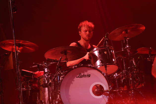 FinnThomas von der Band Giant Rooks bei einem Konzert in der Max-Schmeling-Halle in Berlin, 17. Oktober 2026. Giant Rooks Konzert Berlin