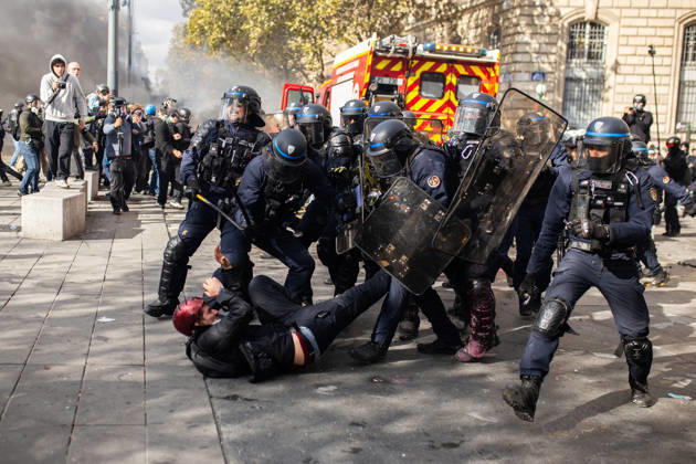 Police clash with protesters during demonstration in Paris PARIS, FRANCE - OCTOBER 17: Police clash with protesters during a demonstration amid a nationwide mobilisation over rising living costs, fuel prices and education funding in Paris, France, on October 17, 2026. Hesham Elsherif Anadolu Paris France. Editorial use only. Please get in touch for any other usage.  Copyright: x2026xAnadoluxHeshamxElsherifx