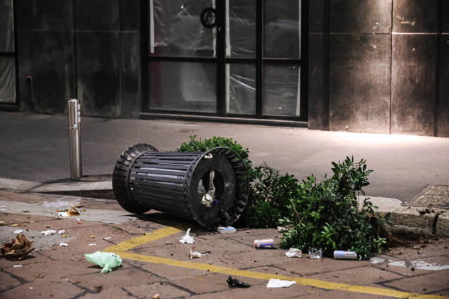 IPA89830557 - Milan: Damage caused by clashes between protesters and police during the Italia in Piazza demonstration against the high cost of living in the city center. Pictured: Damage on Missori Street  Copyright: xAlessandroxBremecx xx IPA89830557