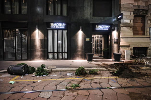IPA89830558 - Milan: Damage caused by clashes between protesters and police during the Italia in Piazza demonstration against the high cost of living in the city center. Pictured: Damage on Missori Street  Copyright: xAlessandroxBremecx xx IPA89830558