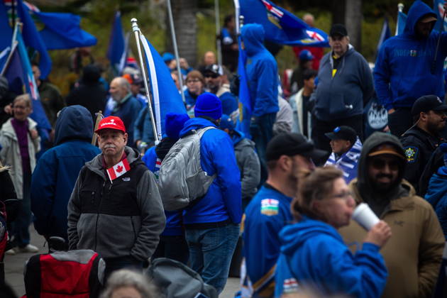 October 17, 2026, Edmonton, Ab, Canada: An attendee with a Canadian flag stands in the crowd during an Alberta independence rally at the Alberta legislature, in Edmonton on Saturday, Oct. 17, 2026. Edmonton Canada  - ZUMAc35_ 20261017_zaf_c35_078 Copyright: xAmandaxMayxEricksonx