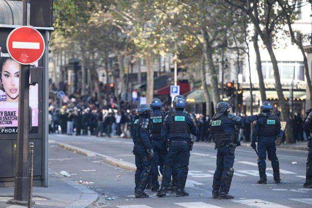 Clashes During The High Cost of Living Protest - Paris Violent clashes between protesters and the French Police during the demonstration protesting against the high cost of living in Paris, France, on October 17, 2026, as part of a nationwide call for mobilisation bringing together various groups expressing their anger: former Yellow Vests , secondary school and university students, climate activists and even farmers. After weeks of student protests, France faces broader, nationwide demonstrations on October 17, 2026 over the cost of living, setting up a potentially fraught six months heading into a presidential election. Photo by Raphael Lafargue ABACAPRESS.COM Paris France  Copyright: xPoitoutxFlorian ABACAx
