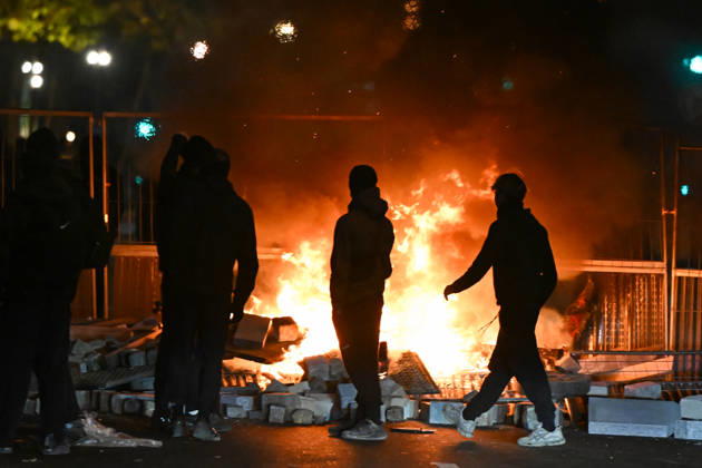 October 17 Protest: Scenes of Violence in Paris Violent clashes broke out between protesters and French police during the demonstration against the high cost of living in Paris, France, on October 17, 2026, as part of a nationwide call to action bringing together various groups expressing their anger—former Yellow Vests, high school and college students, climate activists, and even farmers. After weeks of student protests, France faces broader, nationwide demonstrations on October 17, 2026, over the cost of living, setting the stage for a potentially tense six months leading up to a presidential election. 460545 2026 10 17 Paris France (no people)  Copyright: xL.Urmanx xStarfacex STAR_460545_047