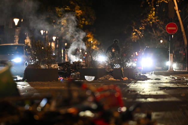 October 17 Protest: Scenes of Violence in Paris Violent clashes broke out between protesters and French police during the demonstration against the high cost of living in Paris, France, on October 17, 2026, as part of a nationwide call to action bringing together various groups expressing their anger—former Yellow Vests, high school and college students, climate activists, and even farmers. After weeks of student protests, France faces broader, nationwide demonstrations on October 17, 2026, over the cost of living, setting the stage for a potentially tense six months leading up to a presidential election. 460545 2026 10 17 Paris France (no people)  Copyright: xL.Urmanx xStarfacex STAR_460545_059