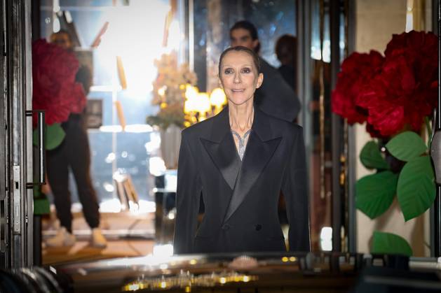 CÉLINE DION RETURNS TO HER HOTEL PHOTOPQR LE PARISIEN LP Fred Dugit Paris Oct. 17, 2026 Culture Paris 8th arrondissement, October 17, 2026 Céline Dion returns to the Royal Monceau, watched by her son and Nelson Angélil, after her final Paris show. She has just completed a sixteen-date concert residency at La Plénitude in Nanterre LP Fred Dugit Paris 8th arrondissement, October 17, 2026 Céline Dion returns to the Royal Monceau following her final Parisian show. She has just concluded a sixteen-date concert residency at La Plénitude in Nanterre Local Caption Céline Dion Paris 75 France  Copyright: xPHOTOPQR LExPARISIEN MAXPPPxLPx xFredxDugitx 20261018LPA0192 20261018LPA0192