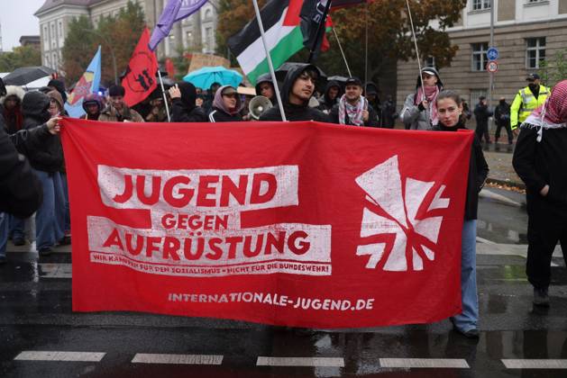 Berlin Rally Supports French Students BERLIN, GERMANY, OCTOBER 17, 2026: Demonstrators gather in solidarity with students protesting in France, calling for better education funding and improved school conditions. The rally forms part of solidarity actions supporting the French student movement. Berlin Berlin Germany Copyright: x xZairaxBiaginix xJNAxPressx