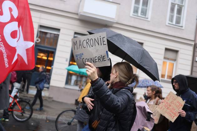 Berlin Rally Supports French Students BERLIN, GERMANY, OCTOBER 17, 2026: Demonstrators gather in solidarity with students protesting in France, calling for better education funding and improved school conditions. The rally forms part of solidarity actions supporting the French student movement. Berlin Berlin Germany Copyright: x xZairaxBiaginix xJNAxPressx