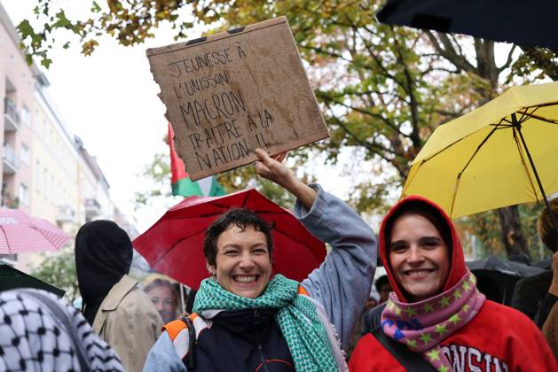 Berlin Rally Supports French Students BERLIN, GERMANY, OCTOBER 17, 2026: Demonstrators gather in solidarity with students protesting in France, calling for better education funding and improved school conditions. The rally forms part of solidarity actions supporting the French student movement. Berlin Berlin Germany Copyright: x xZairaxBiaginix xJNAxPressx