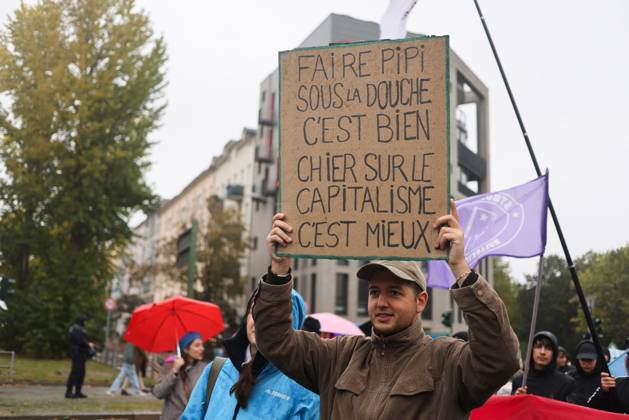 Berlin Rally Supports French Students BERLIN, GERMANY, OCTOBER 17, 2026: Demonstrators gather in solidarity with students protesting in France, calling for better education funding and improved school conditions. The rally forms part of solidarity actions supporting the French student movement. Berlin Berlin Germany Copyright: x xZairaxBiaginix xJNAxPressx