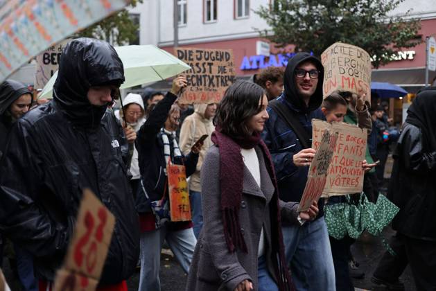 Berlin Rally Supports French Students BERLIN, GERMANY, OCTOBER 17, 2026: Demonstrators gather in solidarity with students protesting in France, calling for better education funding and improved school conditions. The rally forms part of solidarity actions supporting the French student movement. Berlin Berlin Germany Copyright: x xZairaxBiaginix xJNAxPressx