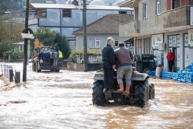 Heavy rainfall causes flooding in Sakarya, Turkiye SAKARYA, TURKIYE - OCTOBER 18: Residents are transported on a tractor and in the bucket of a backhoe loader through a flooded street in the Daricayiri neighborhood of Karasu district in Sakarya, Turkiye, on October 18, 2026. Heavy rainfall overnight causes a stream to overflow, inundating streets and residential areas. Ibrahim Yozoglu Anadolu Sakarya Turkey. Editorial use only. Please get in touch for any other usage.  Copyright: x2026xAnadoluxIbrahimxYozoglux