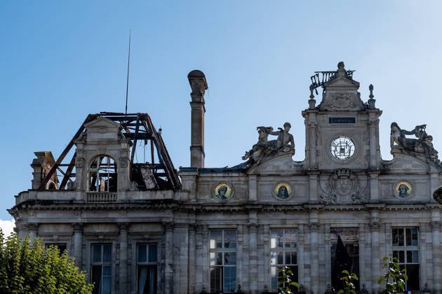 THE DAY AFTER THE OCTOBER 17 PROTESTS PHOTOPQR POPULAIRE DU CENTRE Elise CABANE October 18, 2026 Close-up of the roof of Limoges City Hall, destroyed by flames, as well as the bell tower that collapsed during the fire that broke out during the October 17, 2026, protest in Limoges, Haute-Vienne, Nouvelle-Aquitaine, France, on October 18, 2026. The day of mobilization on October 17 against the high cost of living was marked by scenes of urban guerrilla warfare and looting in many cities France  Copyright: xPHOTOPQR POPULAIRExDUxCENTRE MAXxElisexCABANEx 20261018POP1404 20261018POP1404