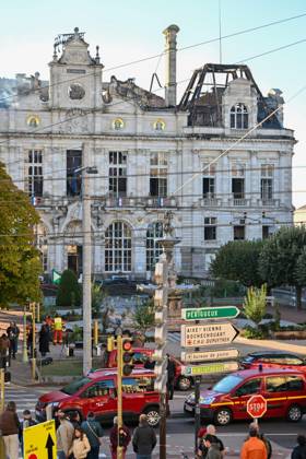 THE DAY AFTER THE OCTOBER 17 PROTESTS PHOTOPQR POPULAIRE DU CENTRE Stéphane Lefèvre October 18, 2026 FIRE AT LIMOGES CITY HALL RIOT PROTEST IN LIMOGES ON OCTOBER 18, 2026 PHOTO BY STEPHANE LEFEVRE The day of mobilization on October 17 against the high cost of living was marked by scenes of urban guerrilla warfare and looting in many cities across France  Copyright: xPHOTOPQR POPULAIRExDUxCENTRE MAXxstephanexLefèvrex 20261018POP1432 20261018POP1432