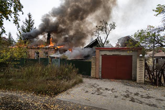 Firefighters Respond To Sloviansk Strike SLOVIANSK, UKRAINE, OCTOBER 17, 2026: Firefighters tackle a blaze at a residential house damaged by a Russian airstrike in Sloviansk, Donetsk region. The strike set the building™s remaining structures on fire. Sloviansk Ukraine Copyright: x xAndrewxClingx xJNAxPressx