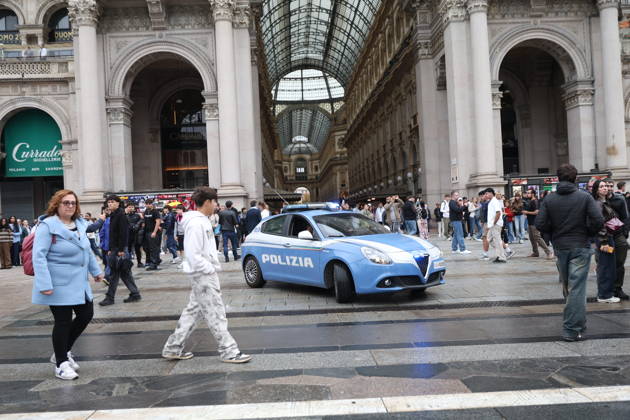 RECORD DATE NOT STATED IPA89860621 - Milan: Clashes and looting by hooded youths continued in the city center the day after the demonstration on Saturday, the 17th; many hooded individuals were detained and taken to police headquarters.  Copyright: xx xFrancescoxEnriquezx IPA89860621.jpeg