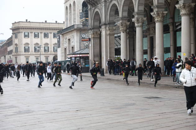 RECORD DATE NOT STATED IPA89860601 - Milan: Clashes and looting by hooded youths continued in the city center the day after the demonstration on Saturday, the 17th; many hooded individuals were detained and taken to police headquarters.  Copyright: xx xFrancescoxEnriquezx IPA89860601.jpeg