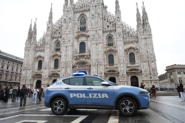 RECORD DATE NOT STATED IPA89860635 - Milan: Clashes and looting by hooded youths continued in the city center the day after the demonstration on Saturday, the 17th; many hooded individuals were detained and taken to police headquarters.  Copyright: xx xFrancescoxEnriquezx IPA89860635.jpeg