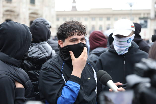 RECORD DATE NOT STATED IPA89860643 - Milan: Clashes and looting by hooded youths continued in the city center the day after the demonstration on Saturday, the 17th; many hooded individuals were detained and taken to police headquarters.  Copyright: xx xFrancescoxEnriquezx IPA89860643.jpeg