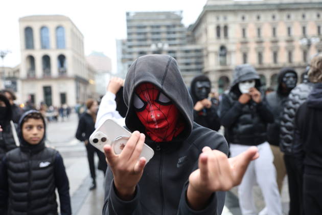 RECORD DATE NOT STATED IPA89860647 - Milan: Clashes and looting by hooded youths continued in the city center the day after the demonstration on Saturday, the 17th; many hooded individuals were detained and taken to police headquarters.  Copyright: xx xFrancescoxEnriquezx IPA89860647.jpeg